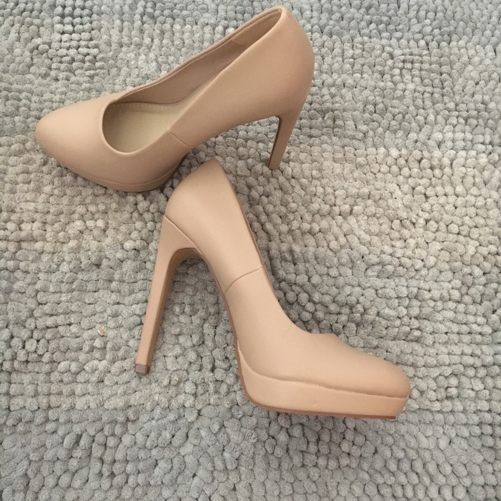 Faux suede tan pump